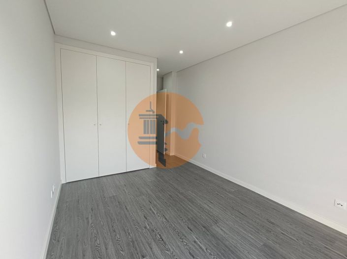 Image No.20-3 Bed Apartment for sale