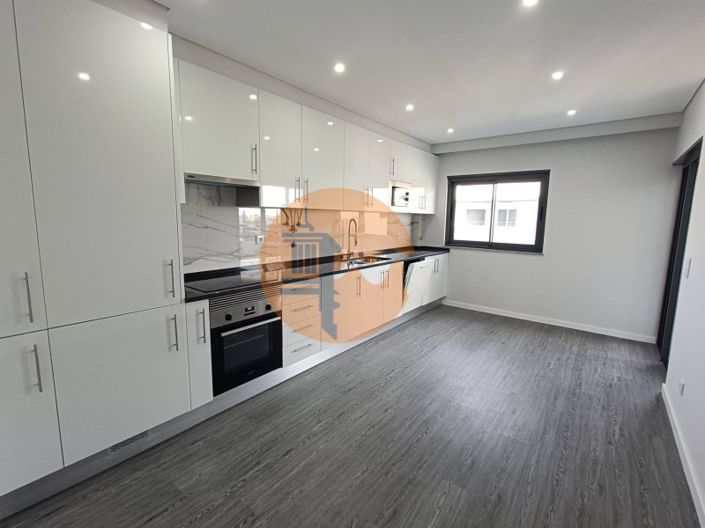 Image No.24-3 Bed Apartment for sale
