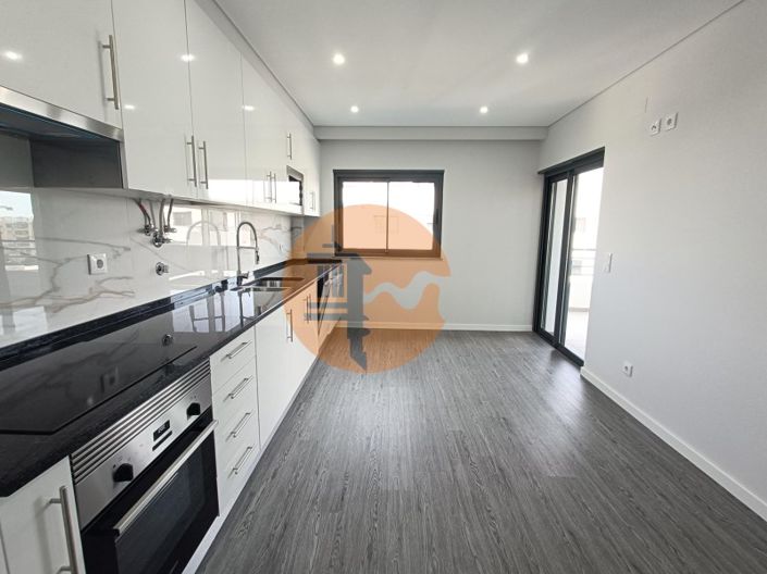Image No.25-3 Bed Apartment for sale