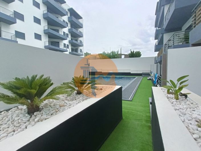 Image No.1-4 Bed Apartment for sale