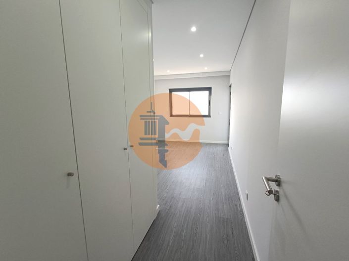 Image No.18-4 Bed Apartment for sale