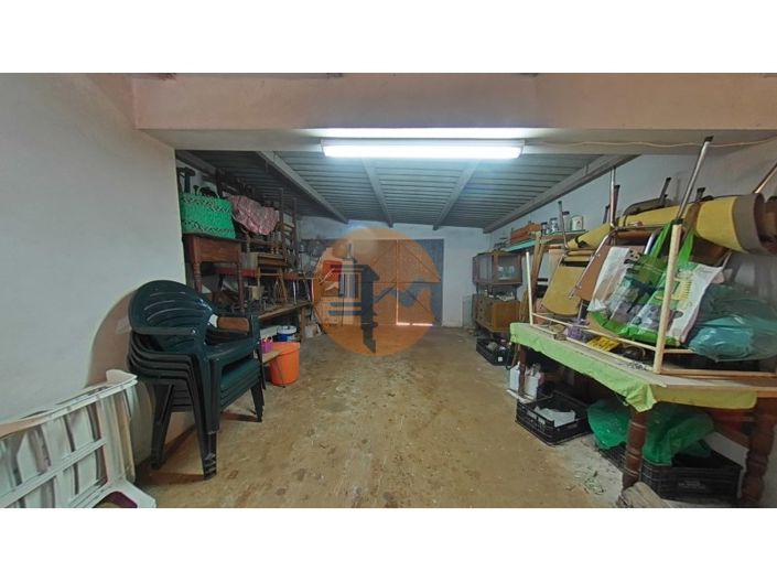 Image No.117-4 Bed Farmhouse for sale