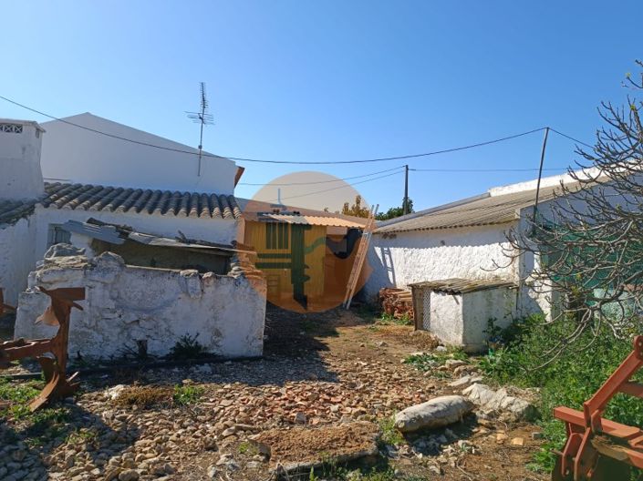 Image No.86-4 Bed Farmhouse for sale