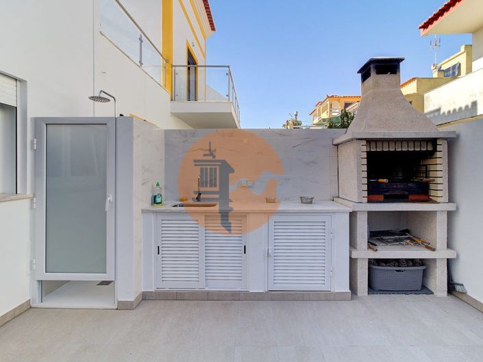 Image No.18-2 Bed House for sale