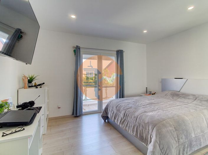 Image No.25-2 Bed House for sale