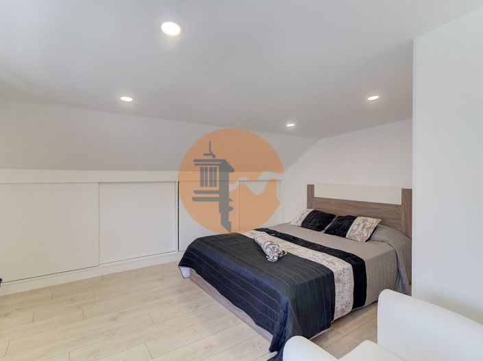 Image No.34-2 Bed House for sale