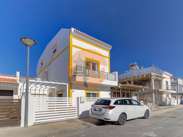 Image No.45-2 Bed House for sale