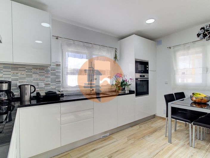 Image No.7-2 Bed House for sale