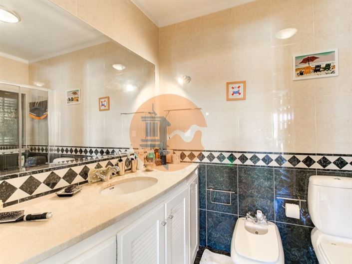 Image No.25-3 Bed House for sale