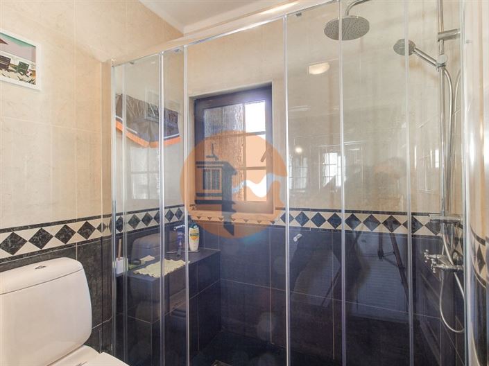 Image No.26-3 Bed House for sale