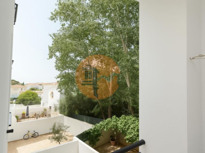 Image No.20-3 Bed Apartment for sale