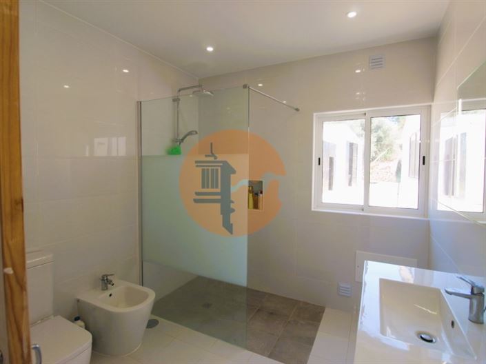 Image No.18-3 Bed House for sale