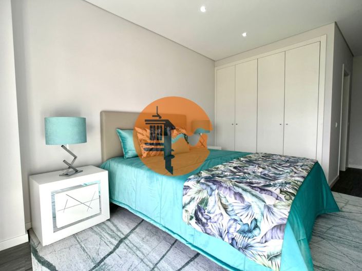 Image No.20-3 Bed Apartment for sale