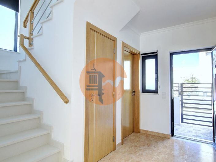 Image No.11-3 Bed House for sale