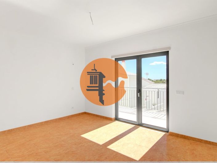 Image No.14-3 Bed House for sale