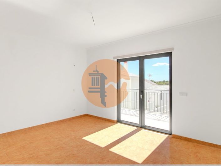 Image No.14-3 Bed House for sale