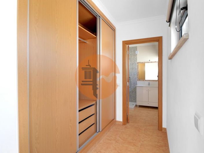 Image No.15-3 Bed House for sale