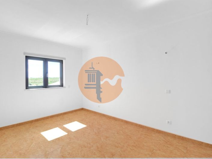 Image No.18-3 Bed House for sale