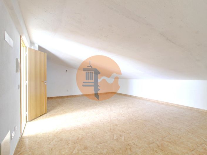 Image No.22-3 Bed House for sale