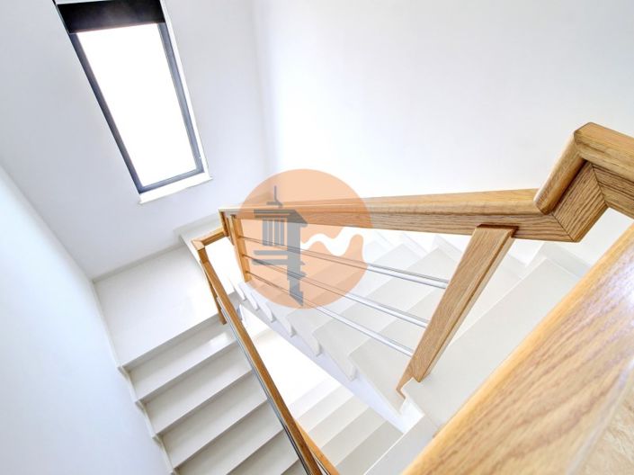 Image No.7-3 Bed House for sale