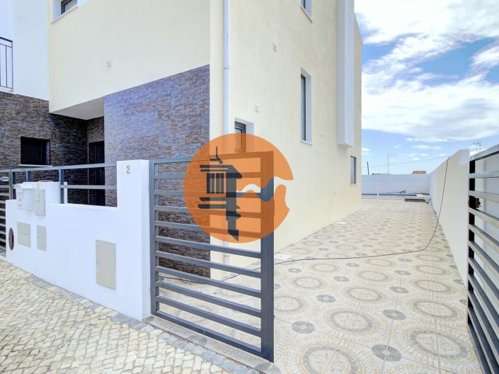 Image No.8-3 Bed House for sale