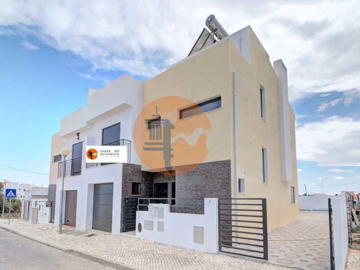 Image No.9-3 Bed House for sale