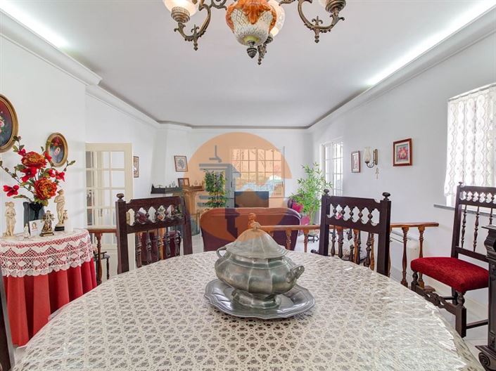 Image No.18-4 Bed House for sale