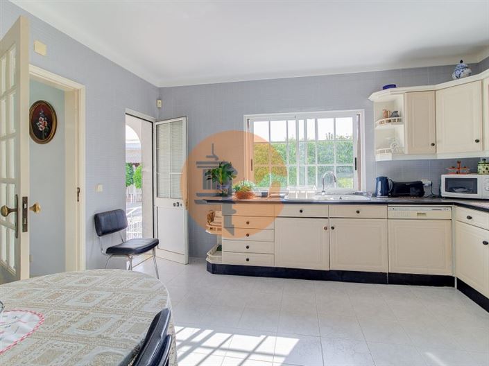 Image No.6-4 Bed House for sale