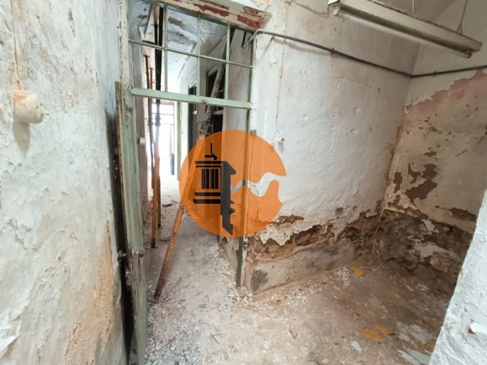 Image No.8-2 Bed House for sale