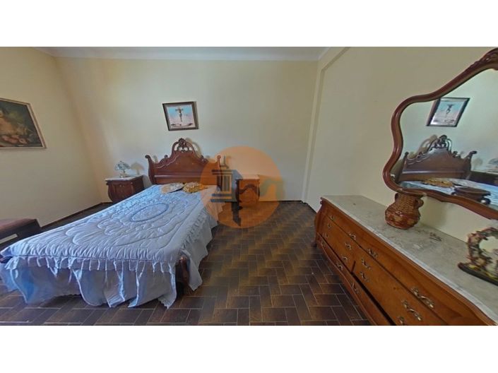 Image No.83-5 Bed House for sale