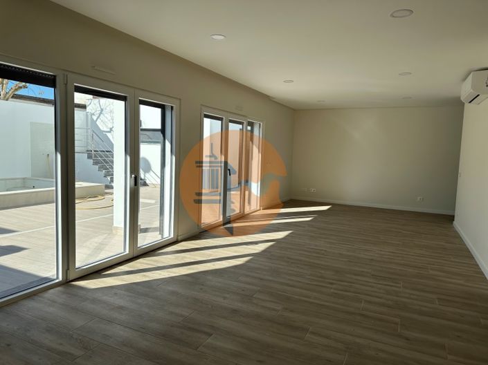 Image No.14-4 Bed House for sale