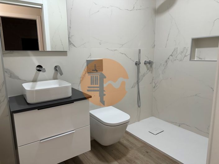 Image No.20-4 Bed House for sale