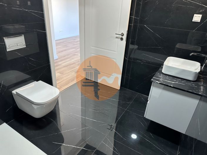 Image No.22-4 Bed House for sale