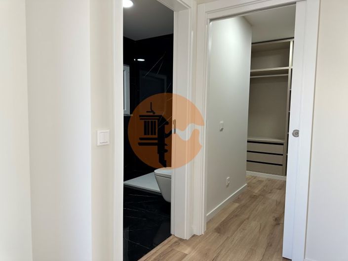 Image No.24-4 Bed House for sale