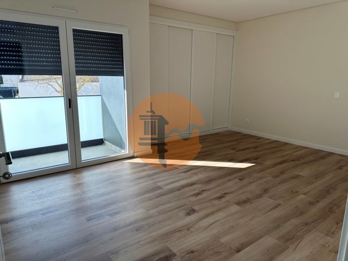 Image No.27-4 Bed House for sale