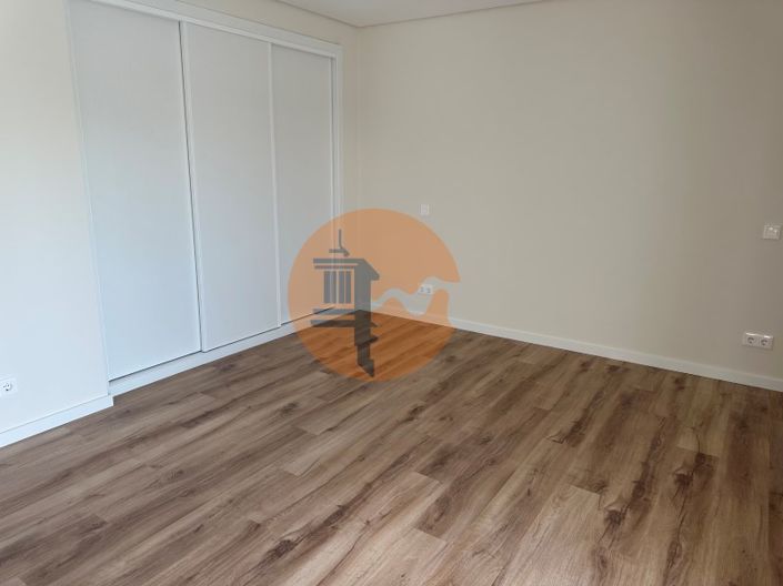 Image No.30-4 Bed House for sale