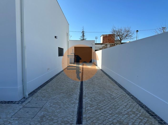 Image No.49-4 Bed House for sale