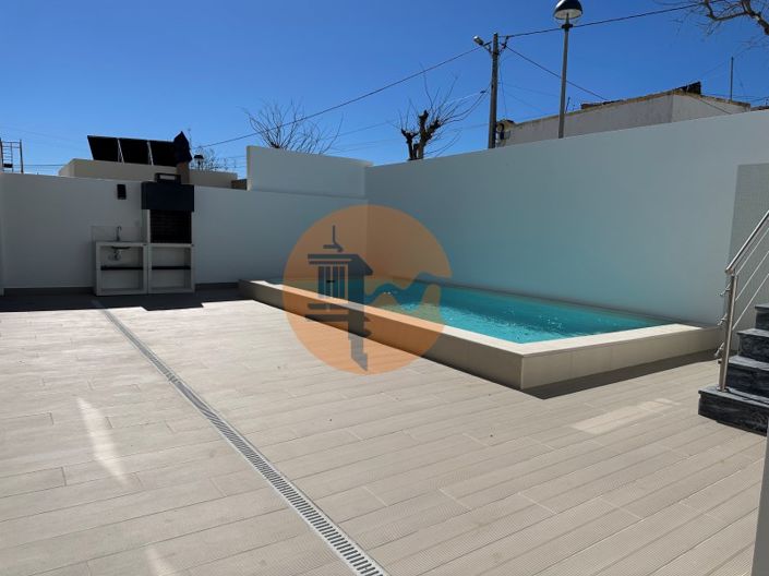 Image No.64-4 Bed House for sale