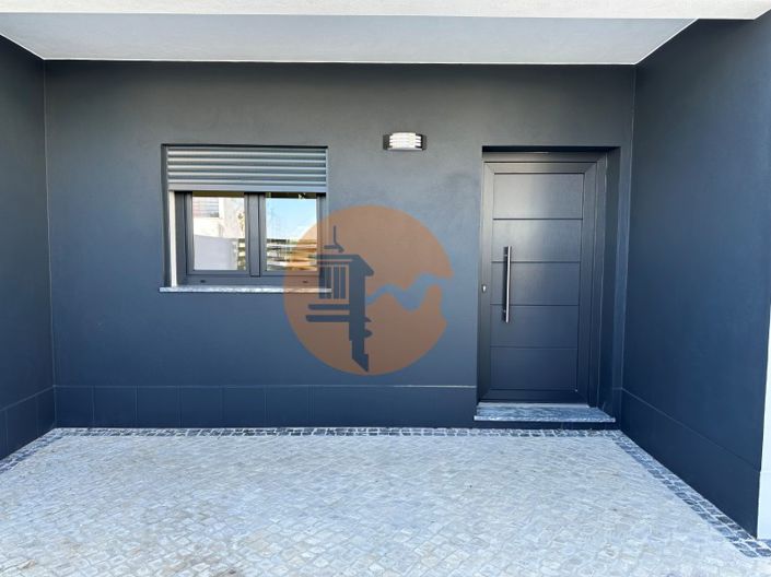 Image No.8-4 Bed House for sale