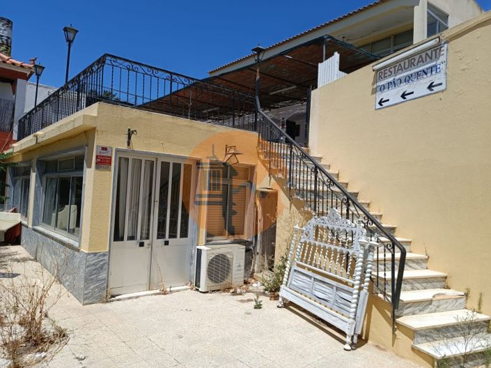 Image No.1-5 Bed Property for sale