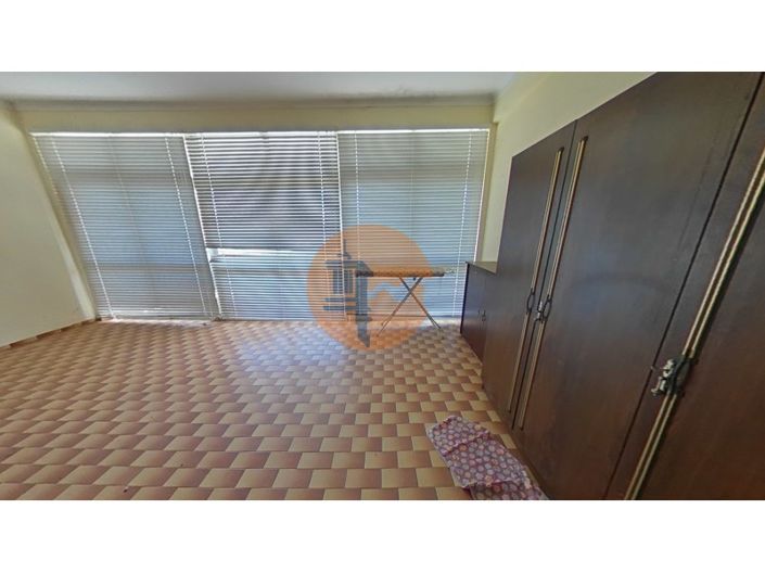 Image No.68-5 Bed Property for sale