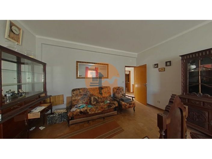 Image No.70-5 Bed Property for sale