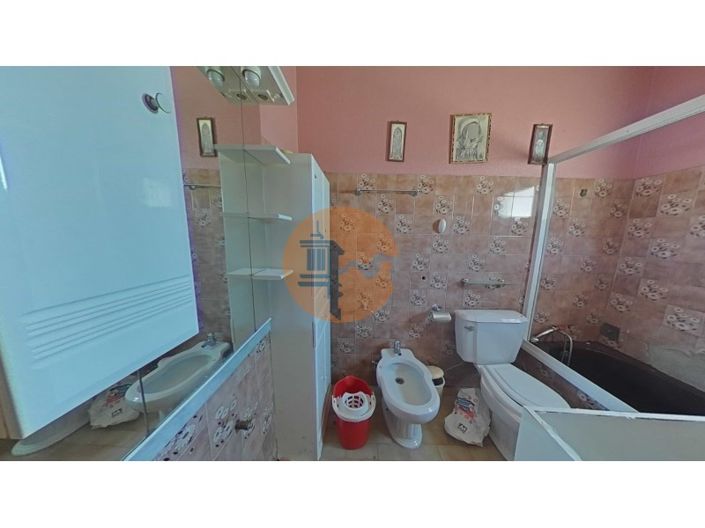 Image No.80-5 Bed Property for sale