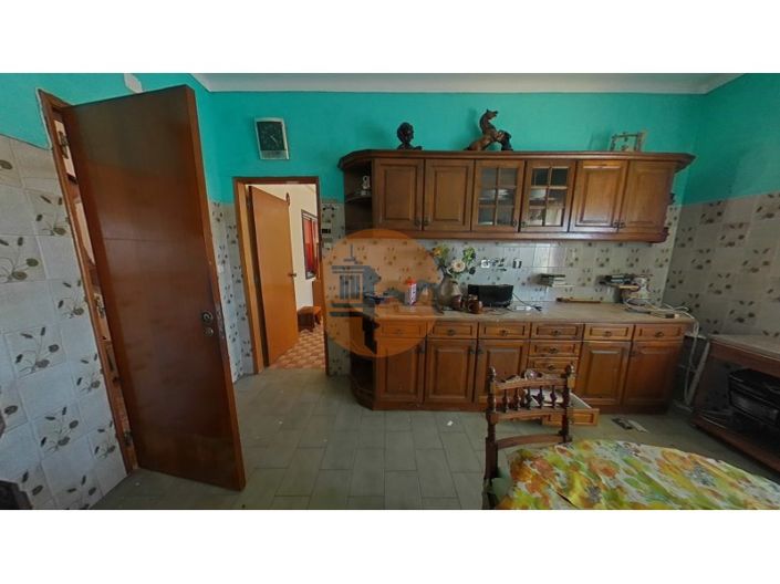 Image No.75-5 Bed Restaurant for sale