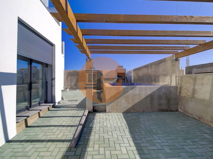 Image No.10-3 Bed House for sale