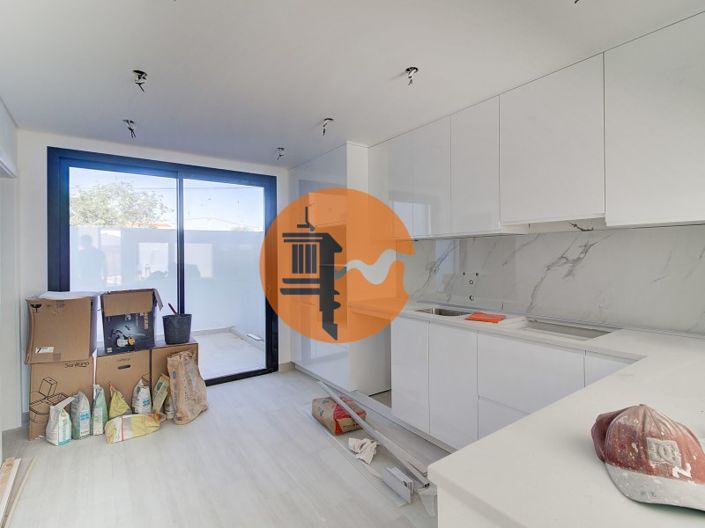 Image No.13-3 Bed House for sale