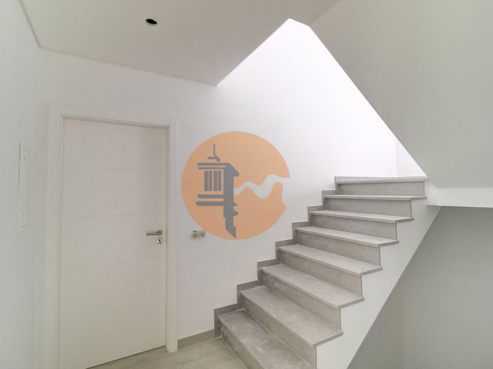 Image No.19-3 Bed House for sale