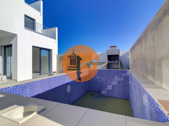 Image No.2-3 Bed House for sale