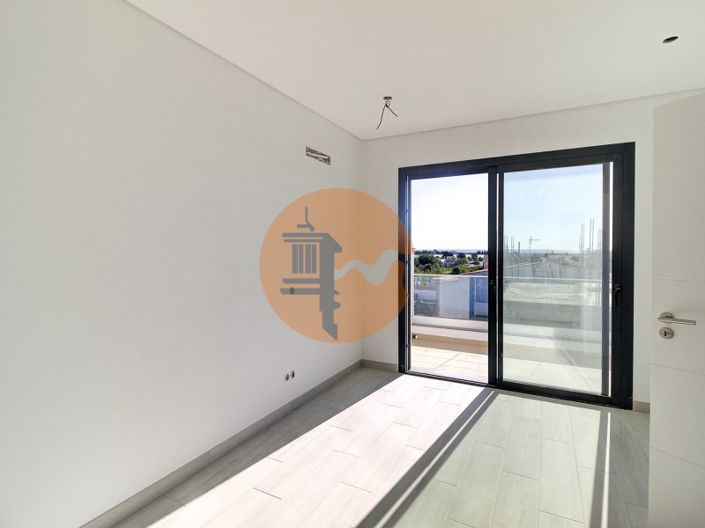 Image No.20-3 Bed House for sale