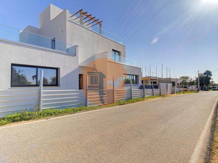 Image No.7-3 Bed House for sale